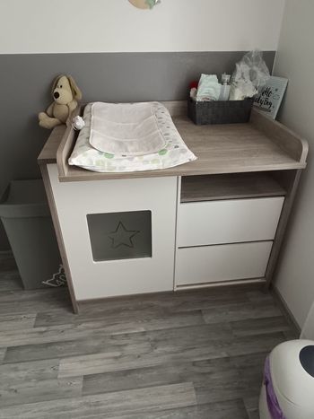 Vend chambre complète pour bébé. Lit évolutif