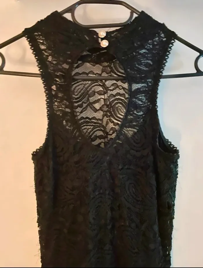 Robe noire en dentelle élégante – Taille 34 - photo numéro 4