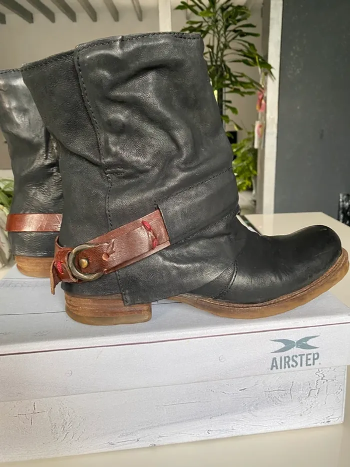 Boots bottines noires lanière marron - photo numéro 8