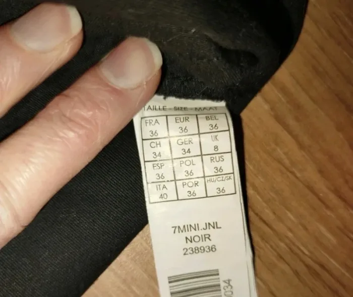 Jupe noire Taille 36 neuve - photo numéro 4