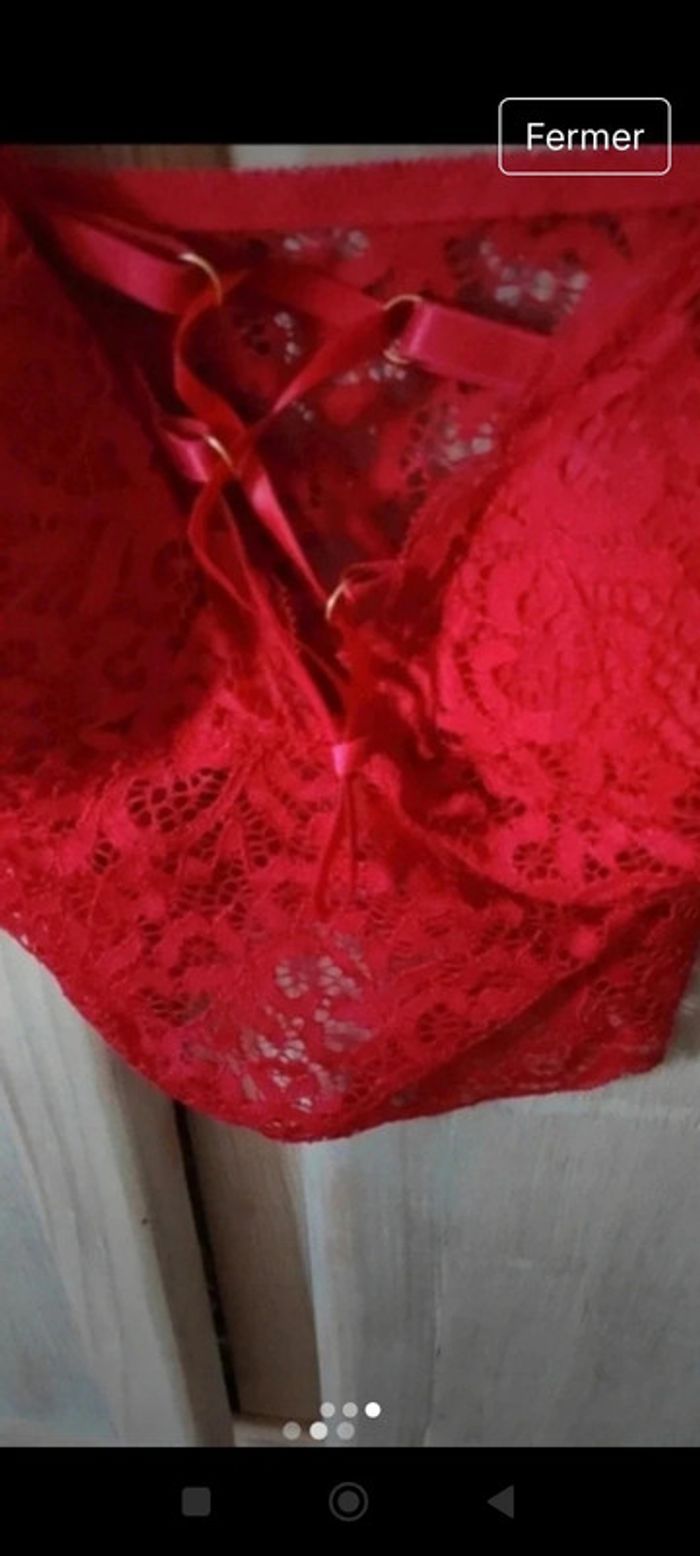 Croc top dentelle rouge - photo numéro 2