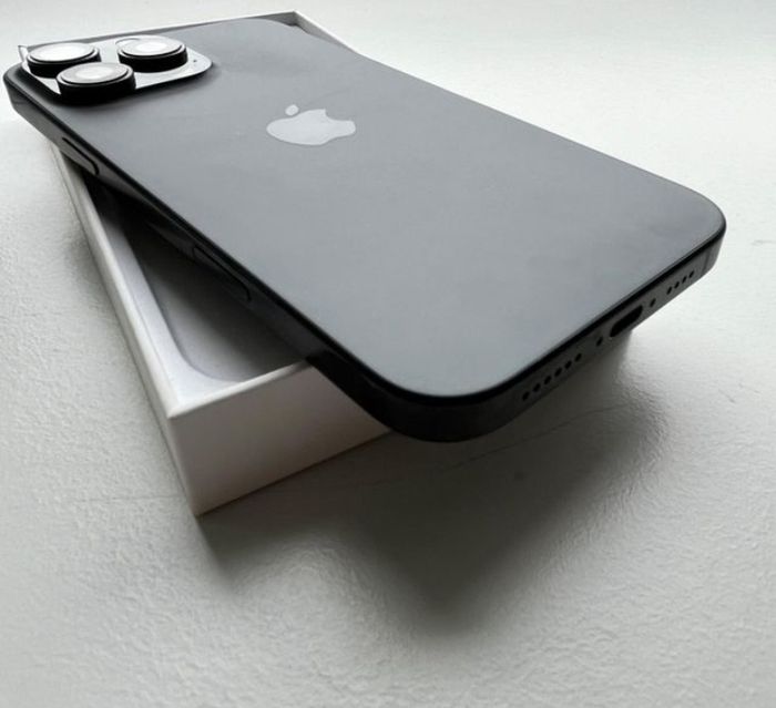 Une iphone seize pro max - photo numéro 5