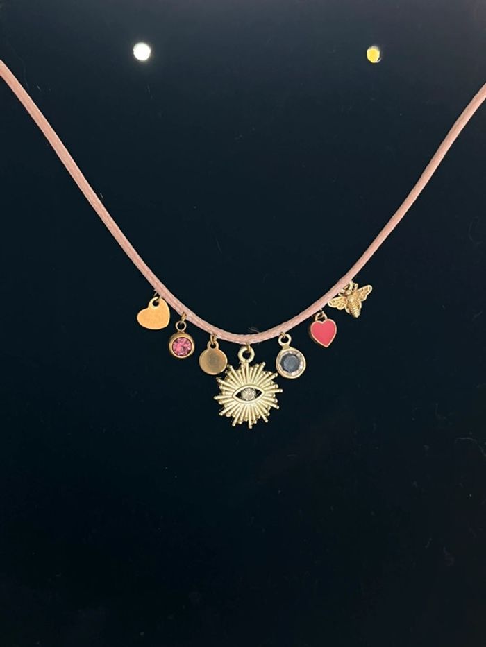Collier cordon rose et pendentifs breloques doré et rose