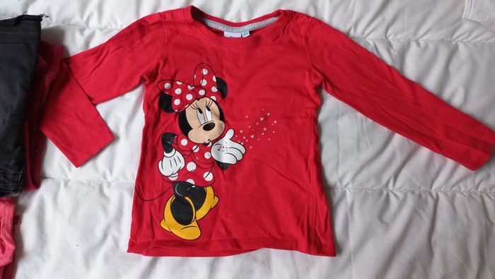 T-shirt rouge minnie bisous