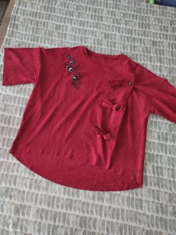 Tee-shirt manches courtes épais aspect velours cuir souple doux rouge bordeaux taille 44