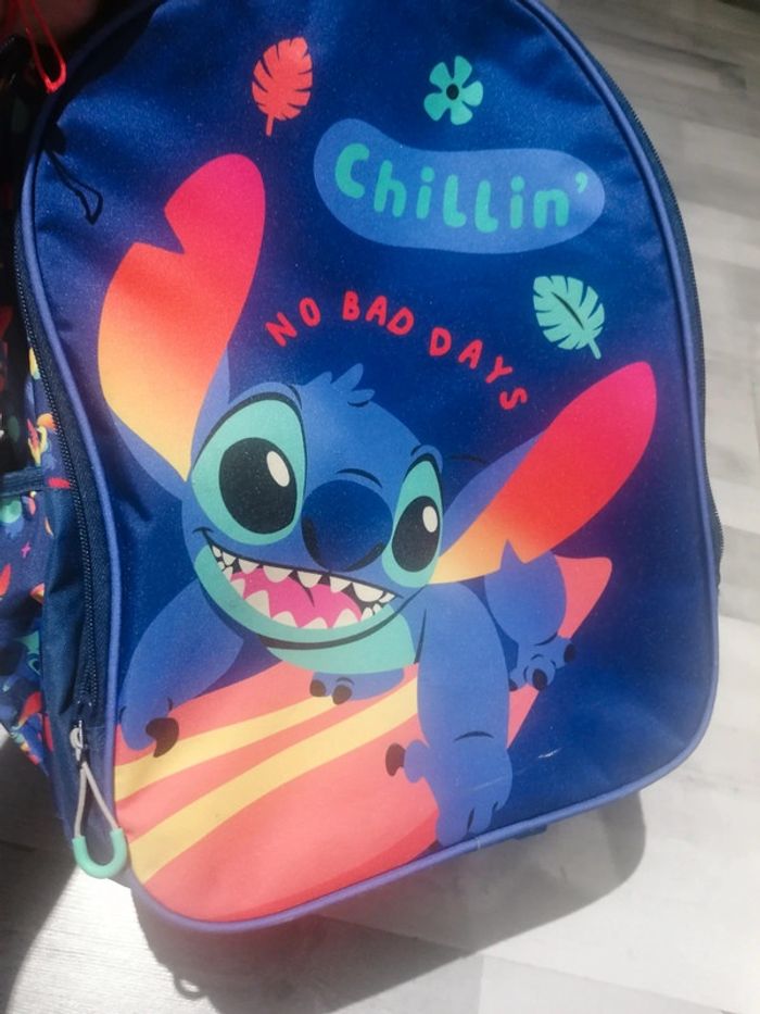 Sac  dos et roulettes Stitch 🎒 - photo numéro 4