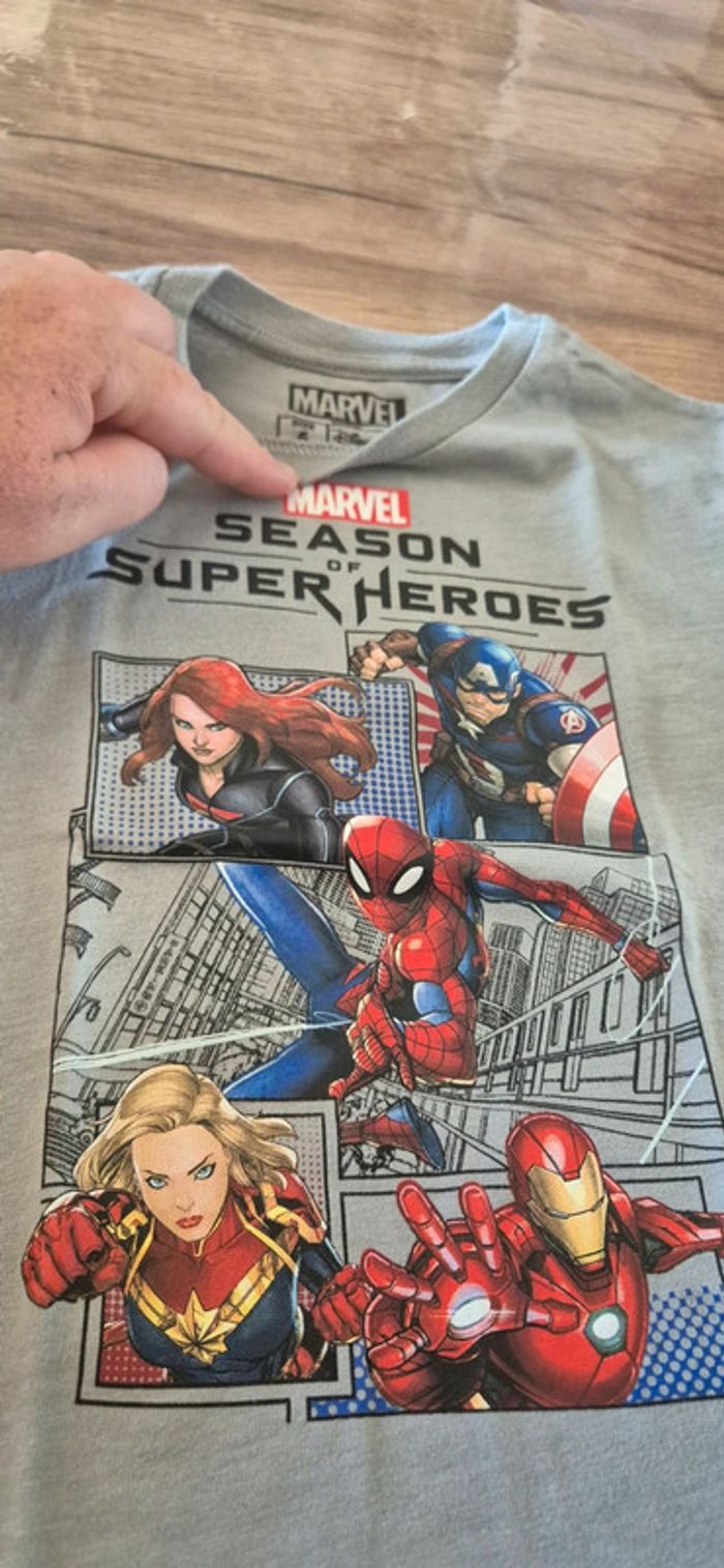 Tee-shirt marvel " season of super heroes" disneyland paris 6 ans - photo numéro 2