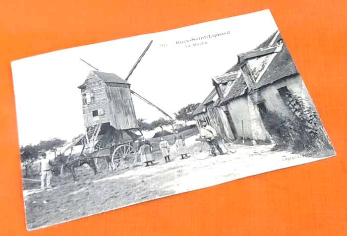 Carte postale ancienne Bucy-Saint-Liphard (Loiret) Le Moulin