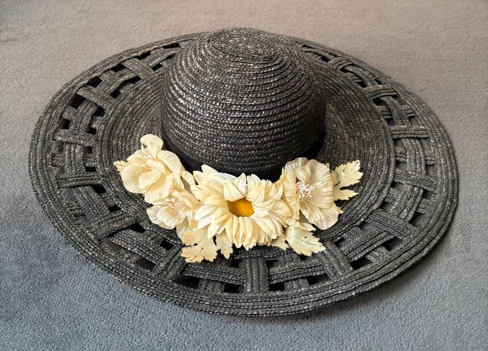 Chapeau de paille et fleurs - photo numéro 2