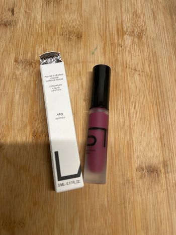 Last rouge à lèvres liquide longue tenue  Teinte 140 verrues