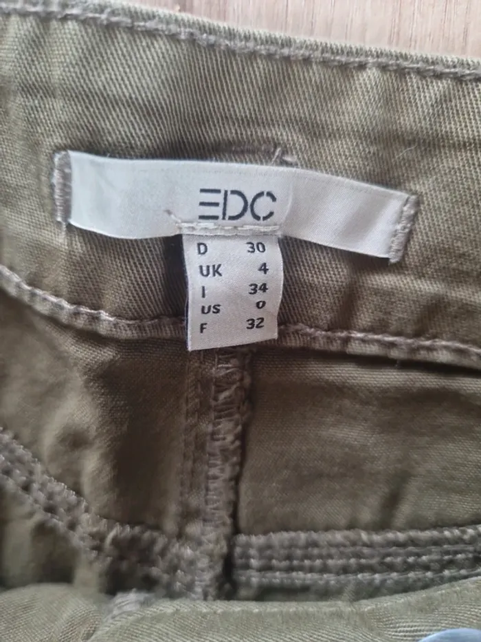 Short femme été kaki taille 34 marque edc bye esprit neuf sans étiquette - photo numéro 4