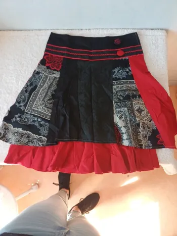 Jupe noire rouge