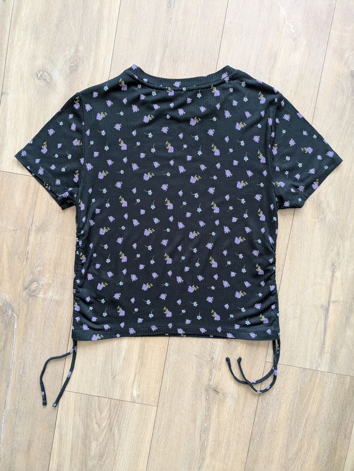 Tee-shirt Jennyfer ( taille L  taille petit ) - photo numéro 2