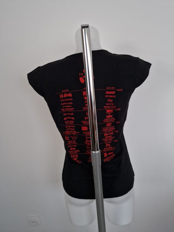 Tee-shirt noir avec motif crâne avec roses rouge, Hellfest édition 2013 - photo numéro 4