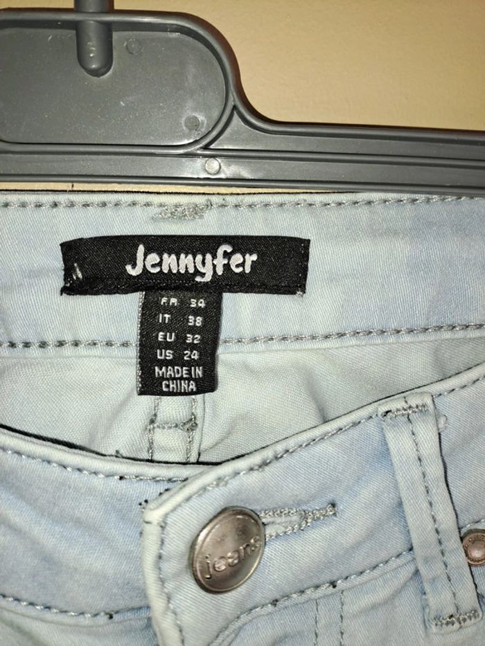 Jean femme clair slim Jennyfer 34 1 micro tâche sur une fesse - photo numéro 2