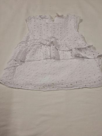 T-shirt dentelle sans manche 24mois