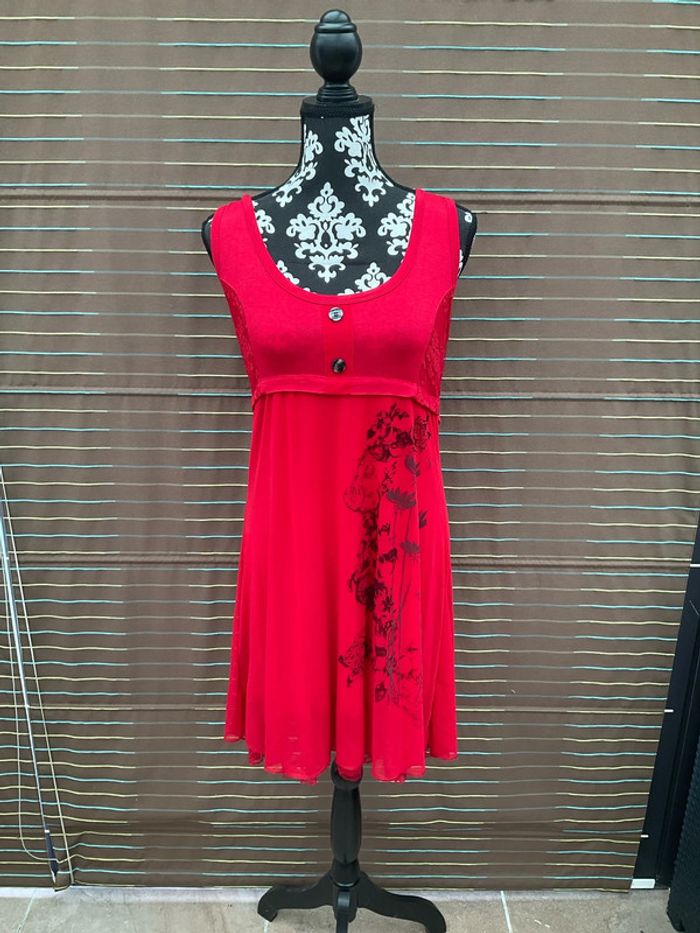 Robe sans manche rouge XL neuve