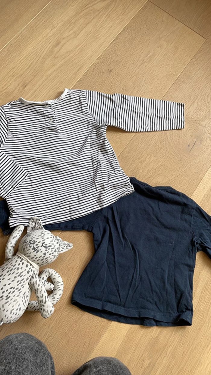 Lot de 2 tshirts marinière et marine ML TAO et Kiabi 12 mois - photo numéro 4