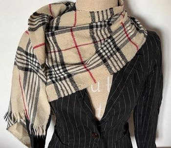 Écharpe quadriée beige, noire et rouge mixte