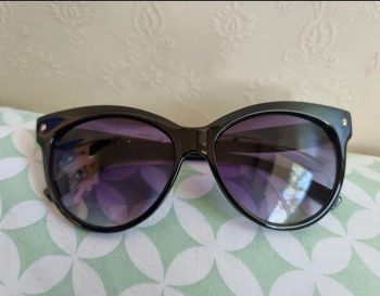 Lunettes soleil neuves