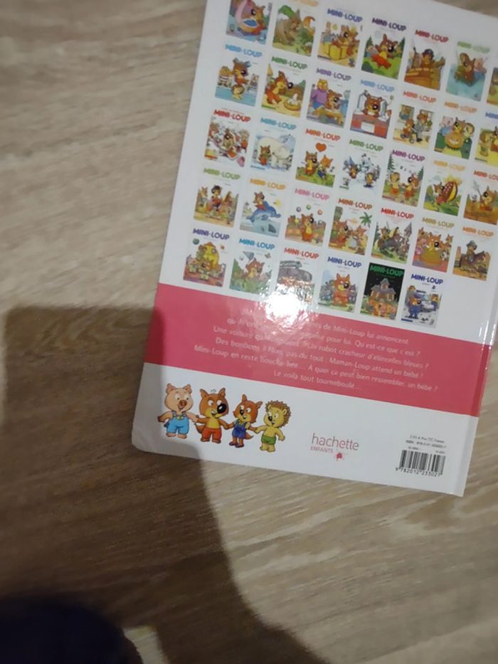 Grand livre Une petite soeur pour Mini-loup 🐺 - photo numéro 5