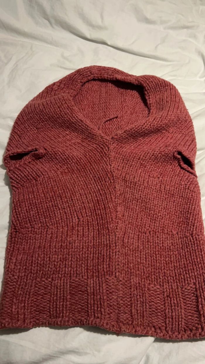 Pull laine sans manche et capuche