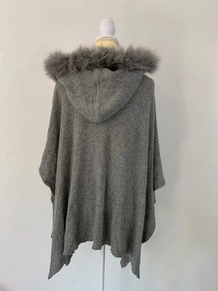 Cape poncho grise à capuche et fourrure – Bluoltre - Taille Unique - photo numéro 3