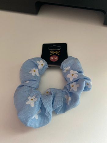 Chouchou bleu à fleurs