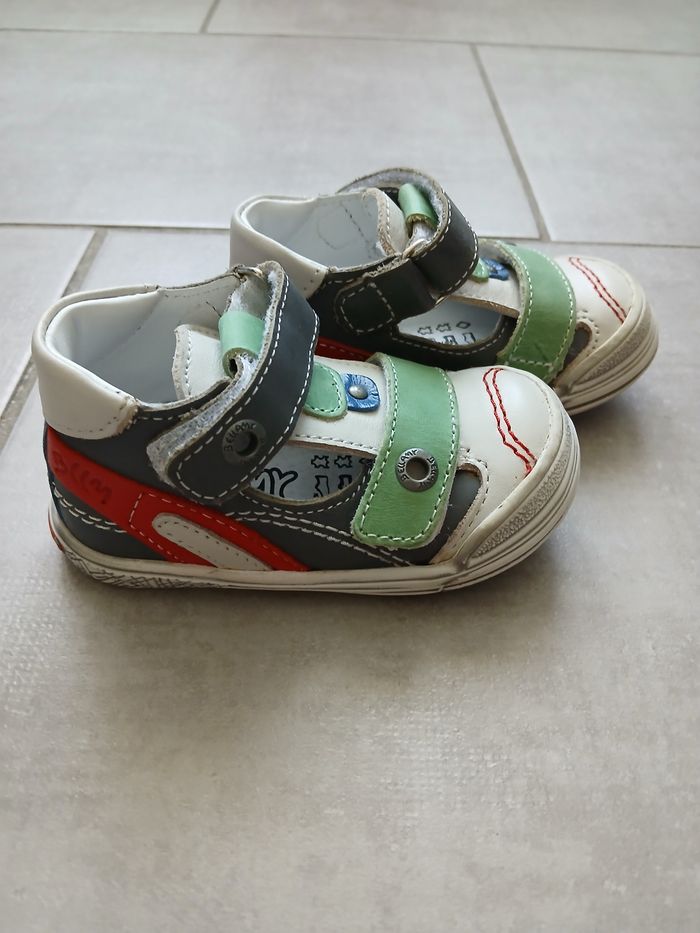 Baskets à scratchs neuves bellamy pointure 20