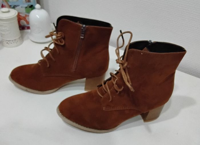 Bottines neuve suédine talon 6 cm