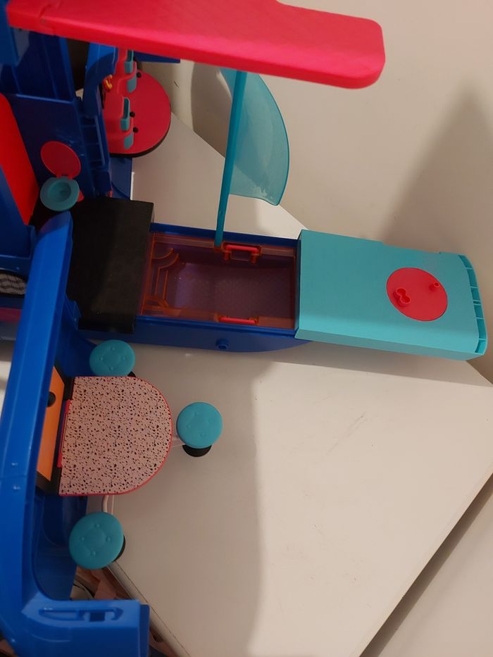 Camping car lol surprises  avec accessoires - photo numéro 3