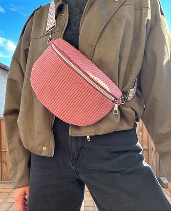 Sac banane rose velours côtelé