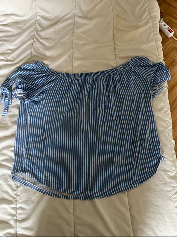 Tee short à épaule dénudée