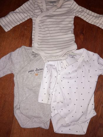 Lot de body 1mois