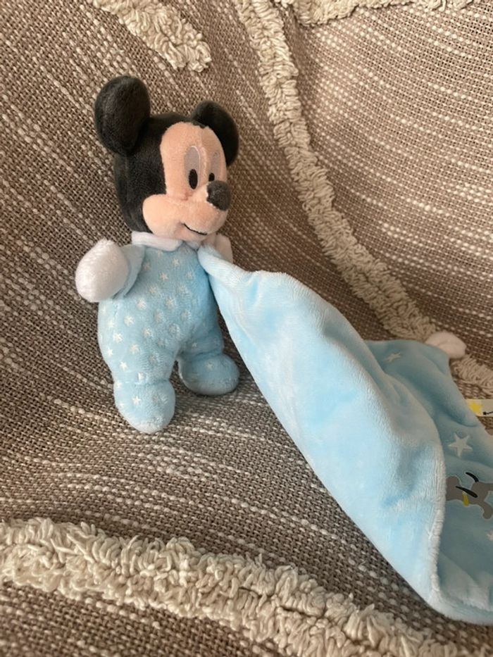 Peluche doudou mouchoir phosphorescent 17cm Disney baby Mickey souris bleu parfait état - photo numéro 4