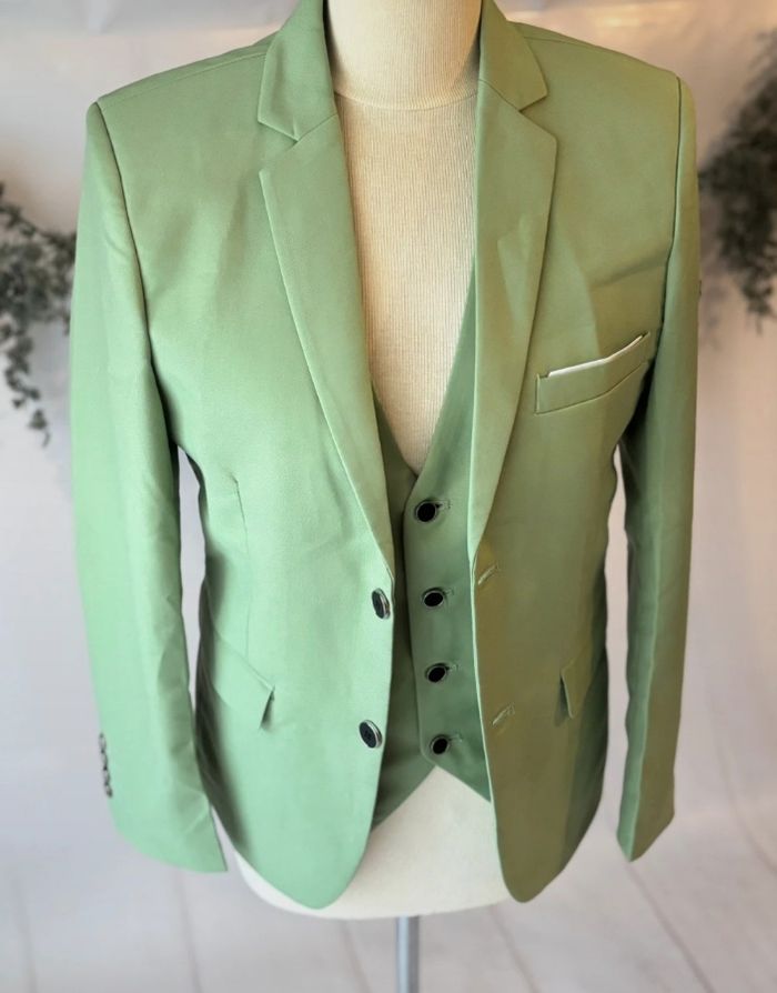 Costume 3 pièces vert sauge - photo numéro 3