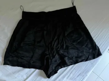 Short court effet satiné Zara noir doublée Taille M/38