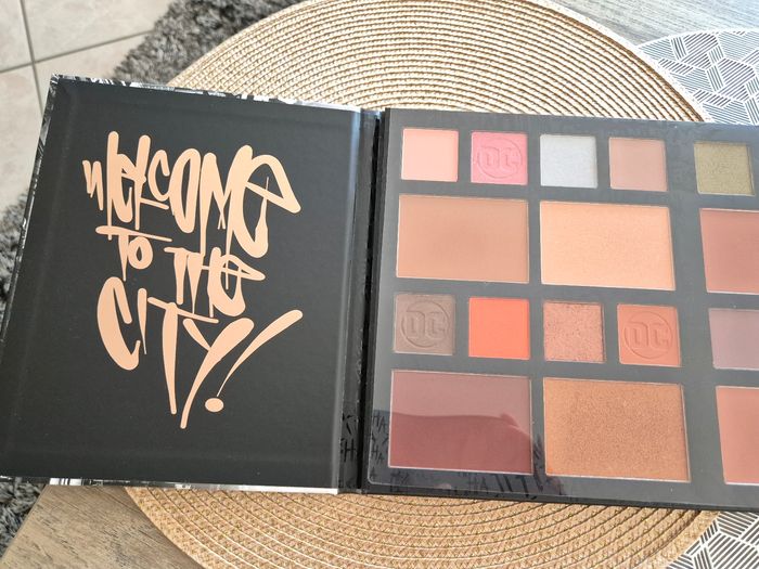 Palette fards et highlighter batman - photo numéro 3