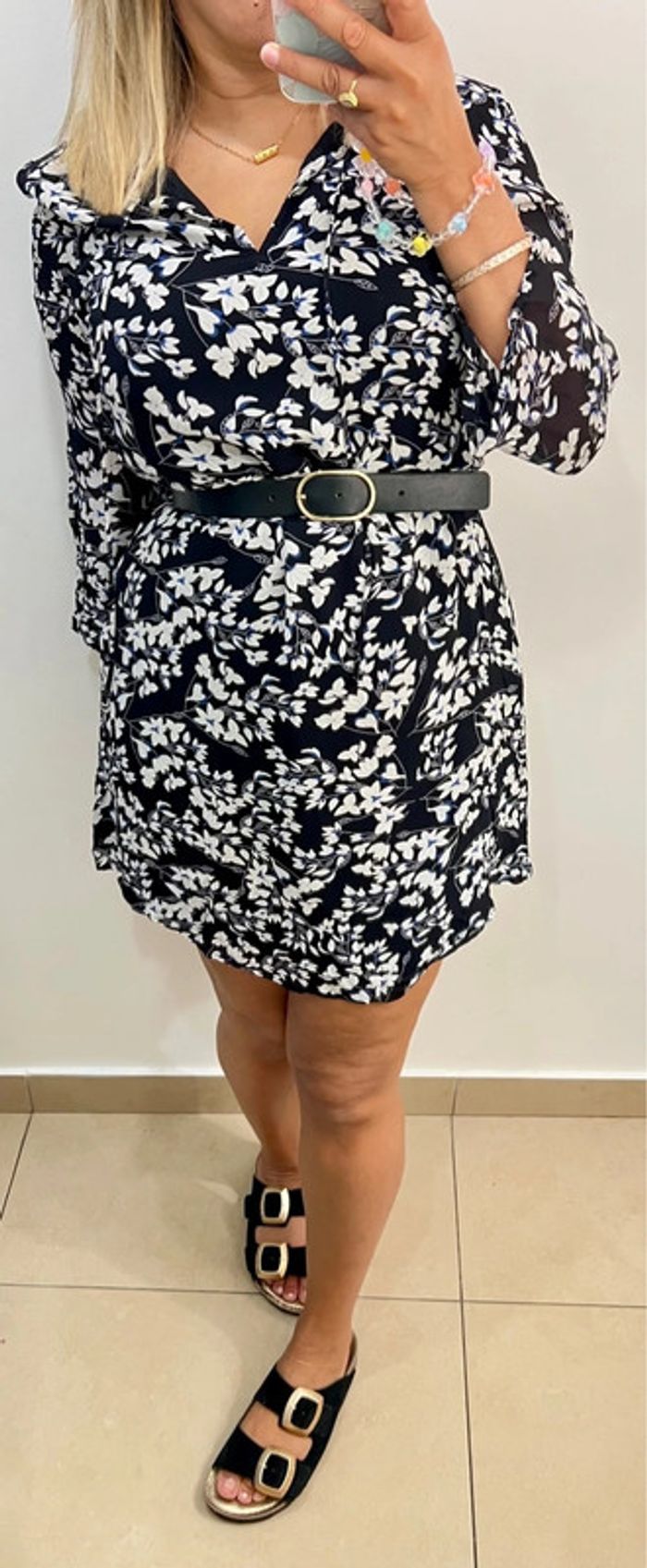 🌸 Robe courte noire à fleurs Mango – Taille M - photo numéro 2