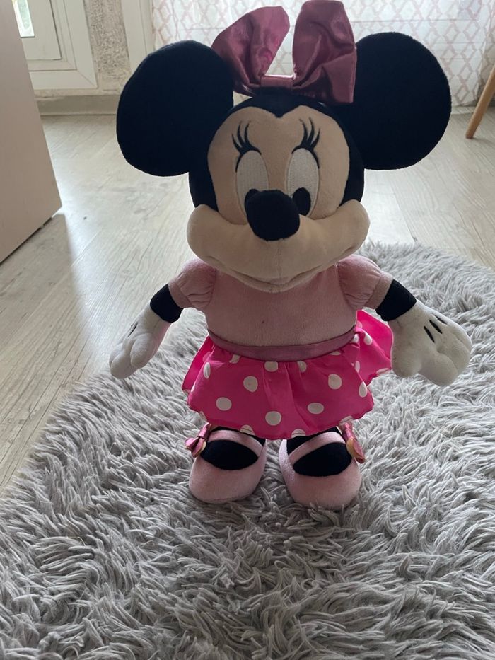 Peluche interractive Minnie (danse, chante et parle)