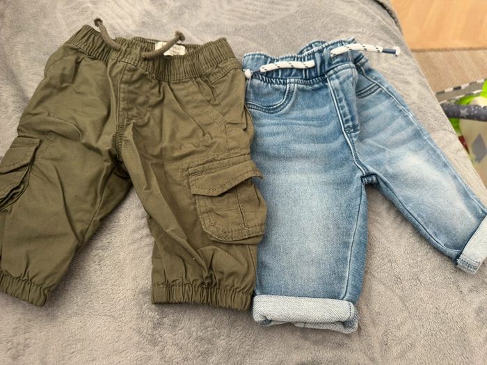 2 pantalon cargo et un jean - photo numéro 2