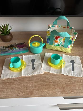 Dînette Lovevery bleu et jaune