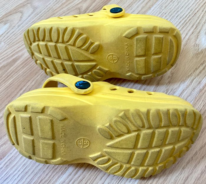 Crocs Minions - Pointure 26 / 27 - photo numéro 6