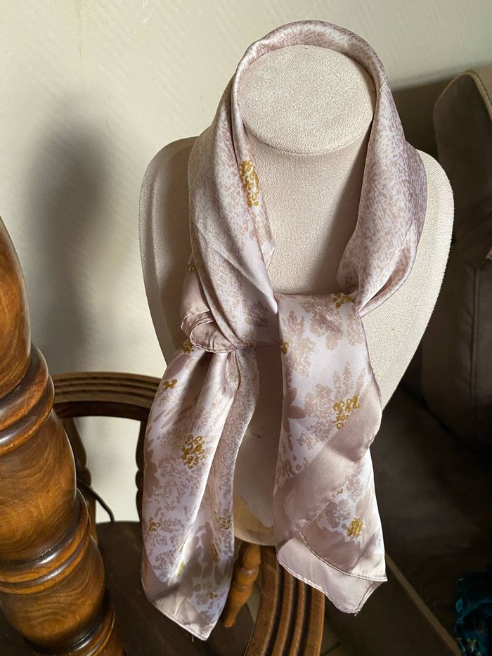 joli foulard