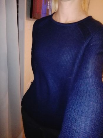 Pull maille fine col rond bleu marine Pull and bear