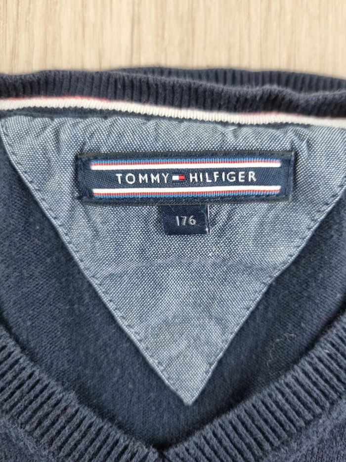 Pull à col V bleue Tommy Hilfiger Homme Taille S ou 16 ans - photo numéro 2
