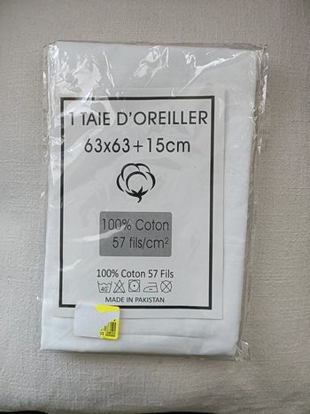 1 taie d'oreiller de 63 X 63 + 15 cm en 100% coton