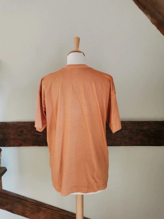 T-shirt marron orangé - photo numéro 6