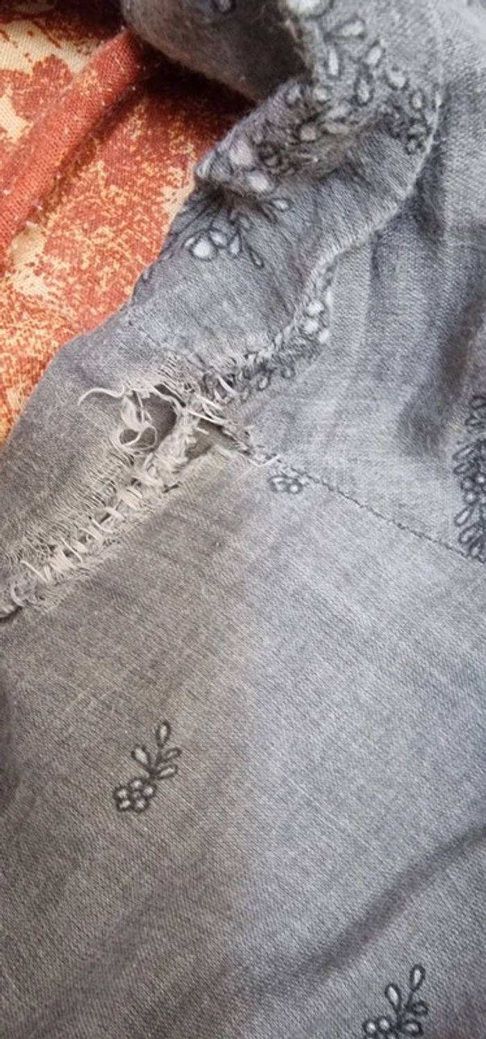 Blouse grise à boutons - photo numéro 7