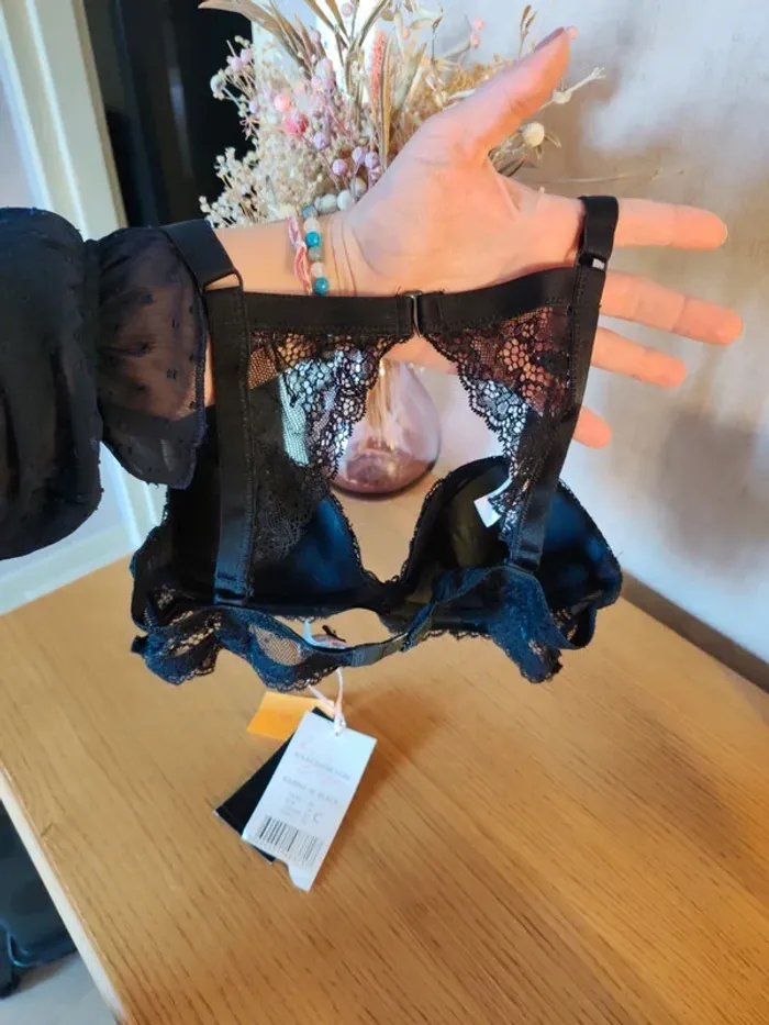 Soutien gorge NEUF avec étiquette noir dos dentelle Soleil sucré rembourré 85C - photo numéro 11